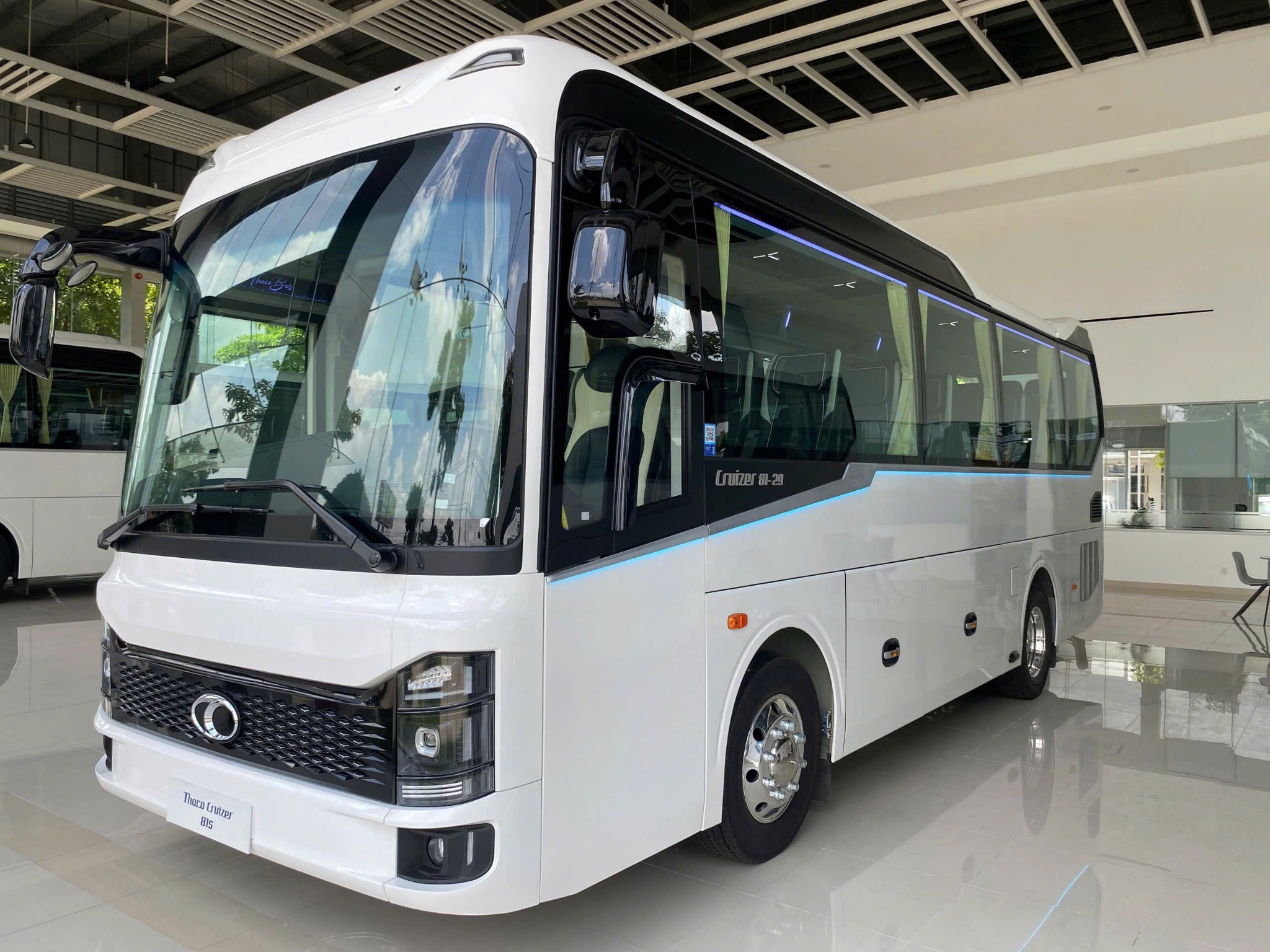 Xe 29 chỗ phục vụ thuê nguyên xe có tài xế tại TP.HCM và Cần Thơ
